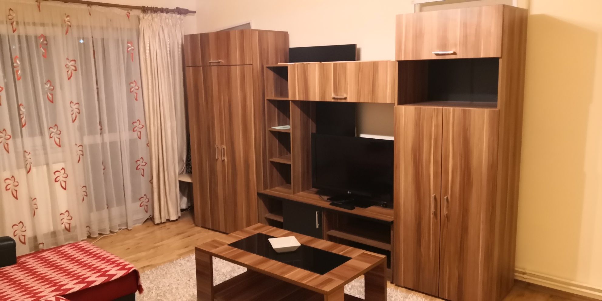 Inchiriez apartament 3 camere zona Liliacului Deva