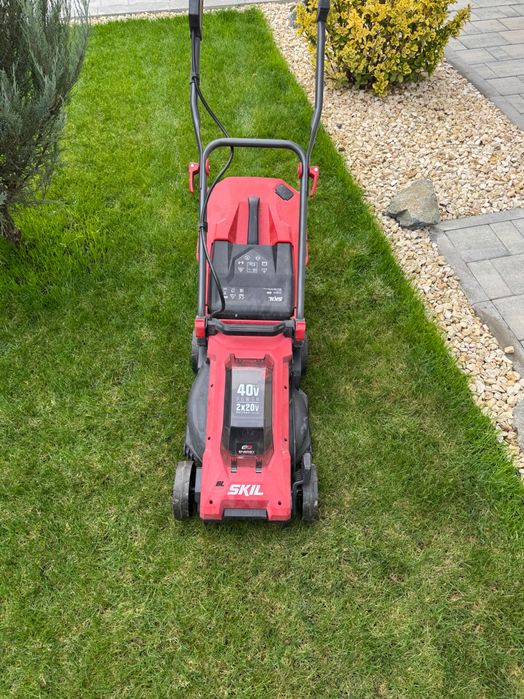Mașină de tuns iarba Skil 0130 CA