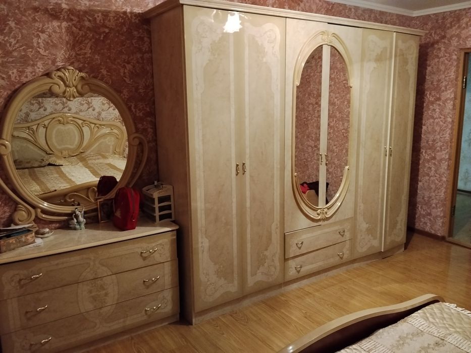 Спальный гарнитур