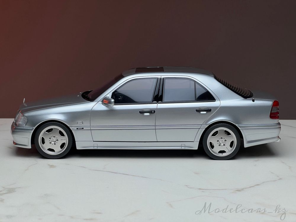1:18 Mercedes C36 AMG W202 коллекционная модель