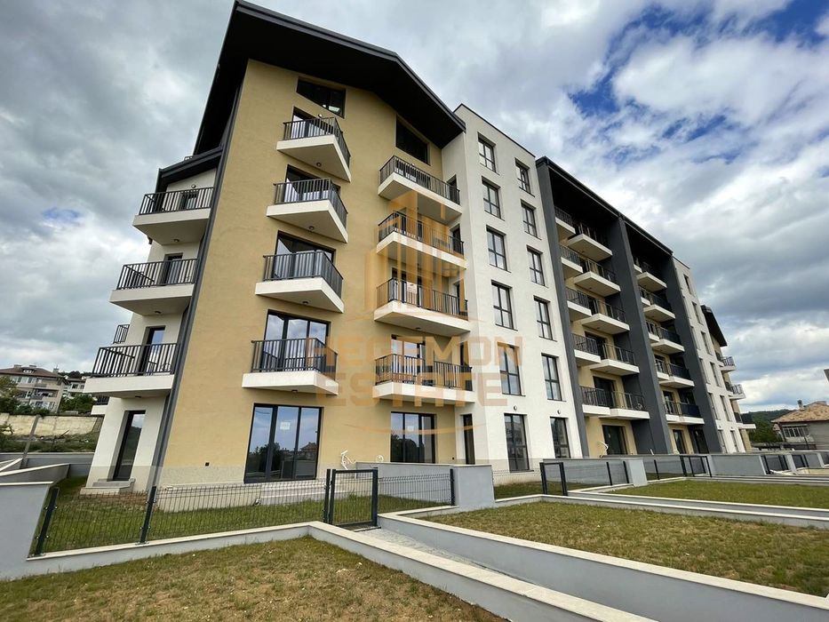 Продава се Тристаен апартамент в Варна, Виница - 129 кв.м за 1881 €/кв.м - Снимка #1