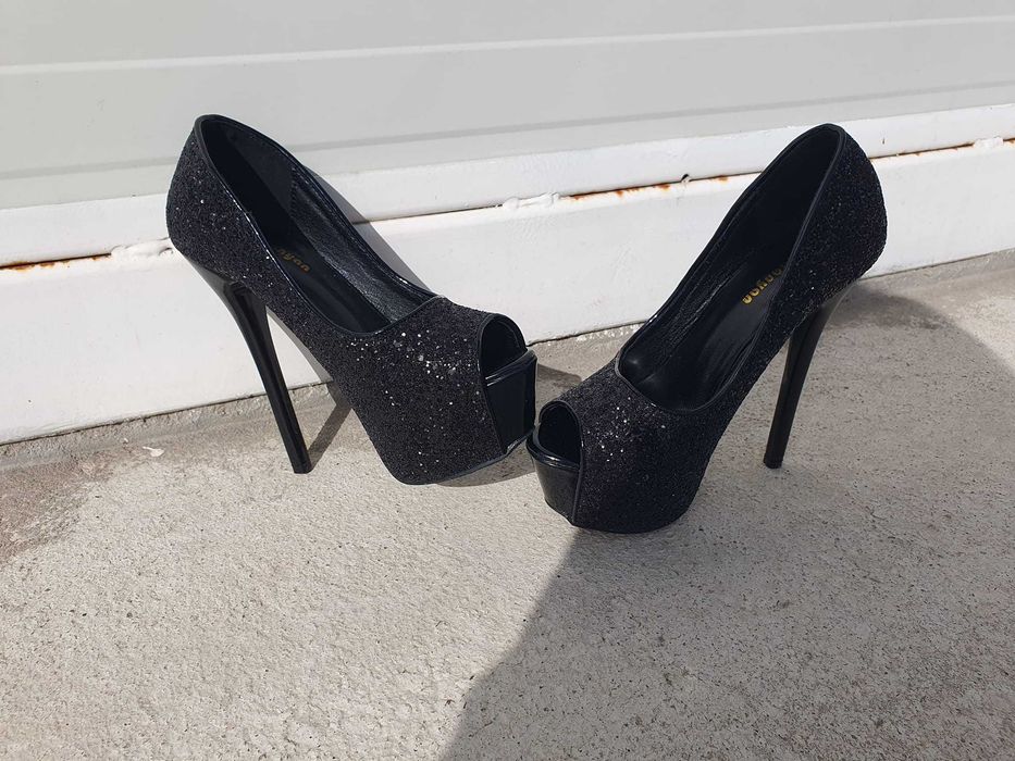 дамски чисто нови отворени обувки 36 номер цена . и дамски 39 номер