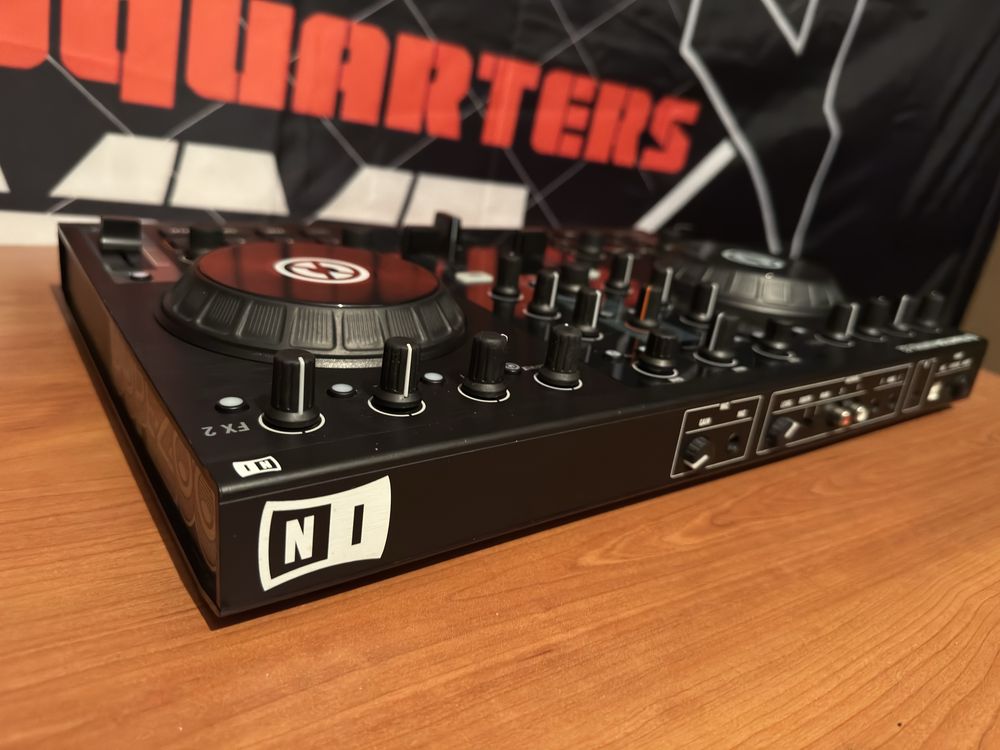 * DJ Пулт - TRAKTOR S2 MK 1 *