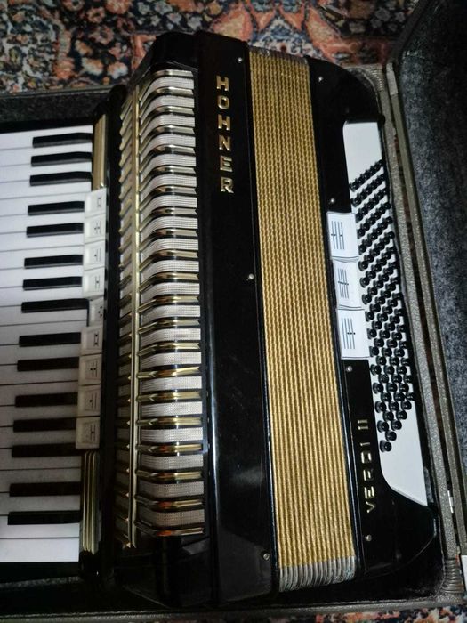 Vând acordeon în stare f.bună