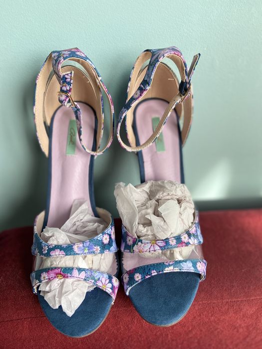 Едем Обувки с Висок Ток Аксел/Edem High Heel Sandals Axel Accessories