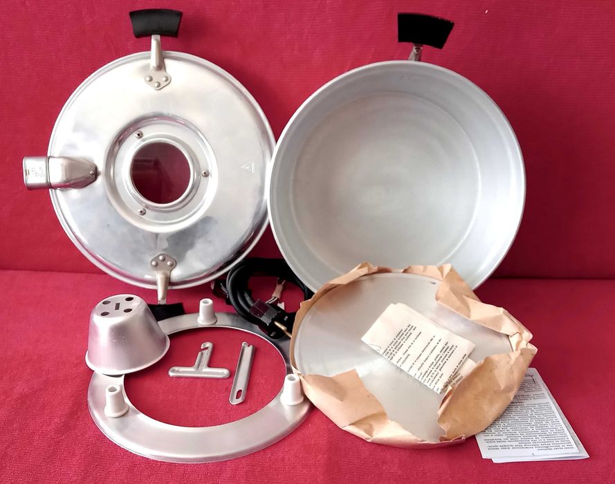 Електрическа тенджера.