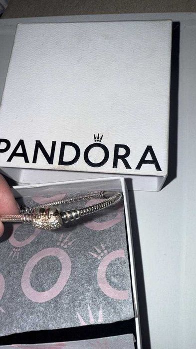 Оригинална гривна на Pandora