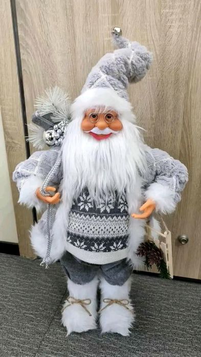 Дядо Коледа в сиво