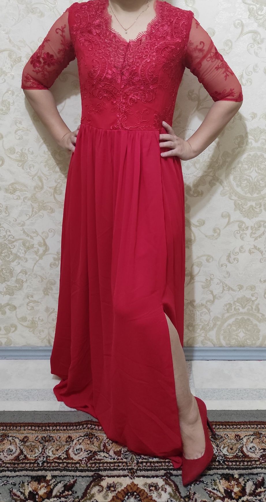 Нарядное красное длинное платье