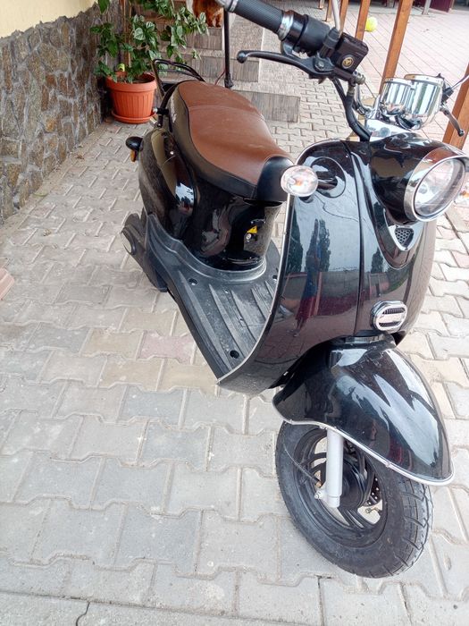 Vând motoscuter electric