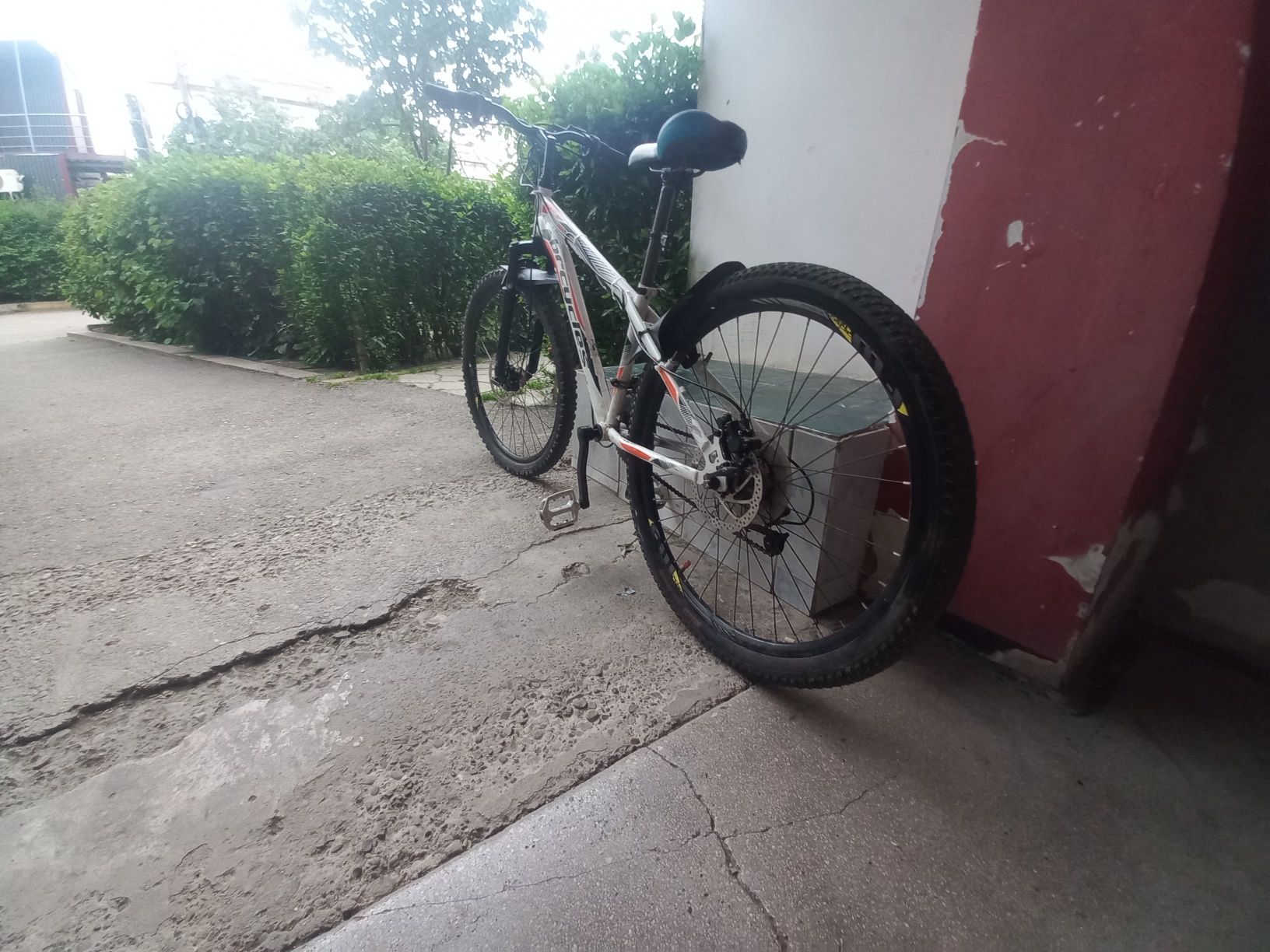 Vând bicicleta  preț ușor negociabil