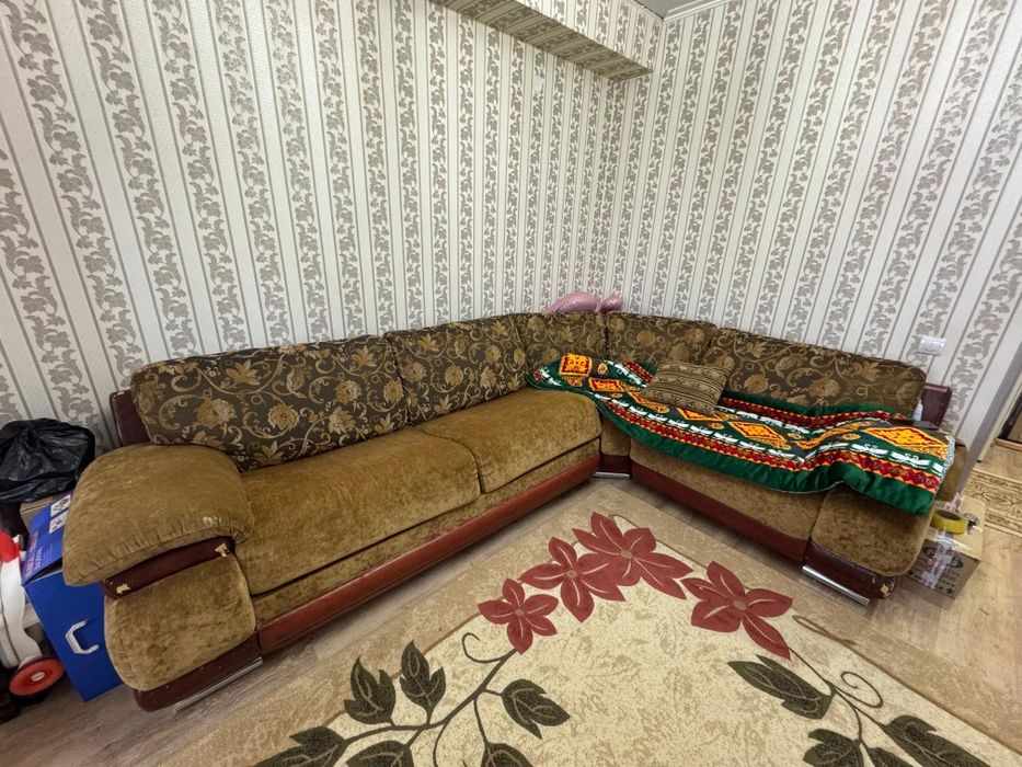 Отдам  диван угловой