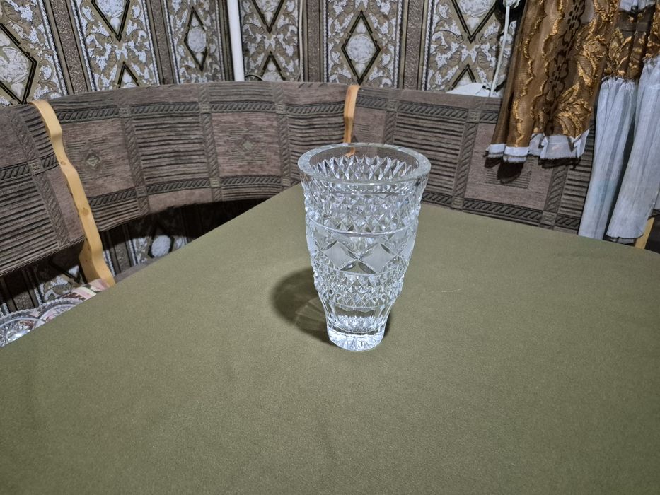 Хрустальная ваза для цветов производства России  красивая