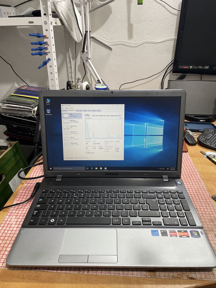 Laptop samsung NP355V5C windows 10  amd A6