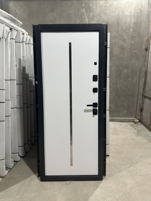 Входные двери. Kirish eshiklar.