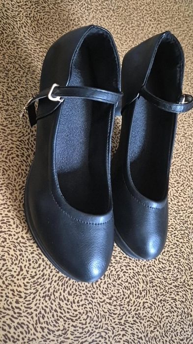 Туфли на каблуках новые размер 36