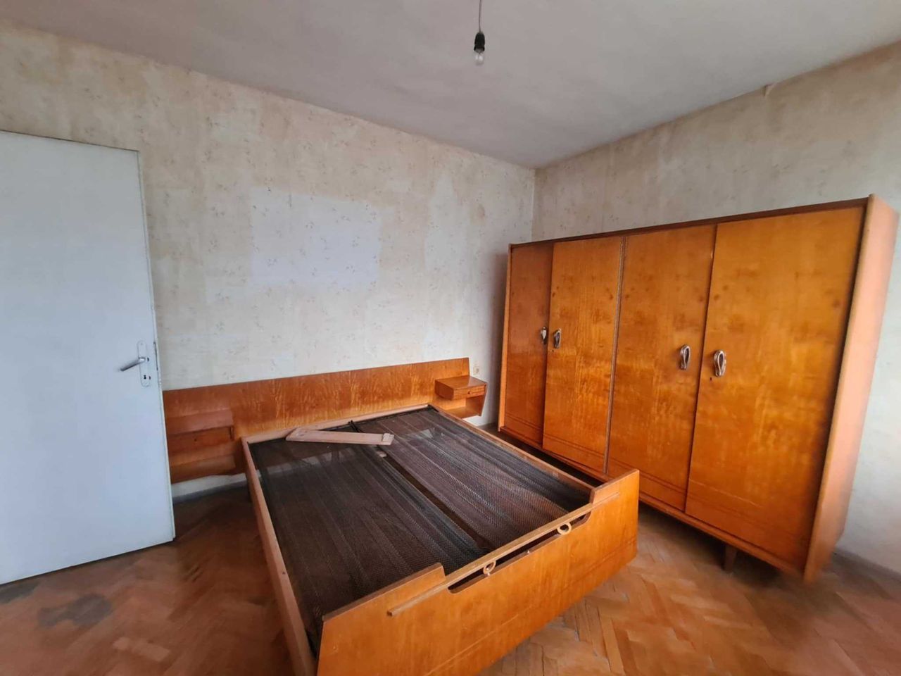 Продава се Тристаен апартамент в Хасково, Любен Каравелов - 91 кв.м за 920 €/кв.м - Снимка #10