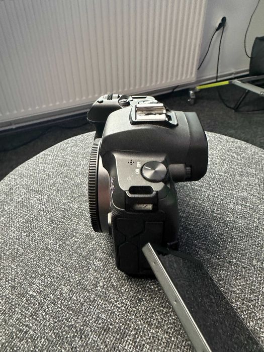 Cameră Canon EOS R