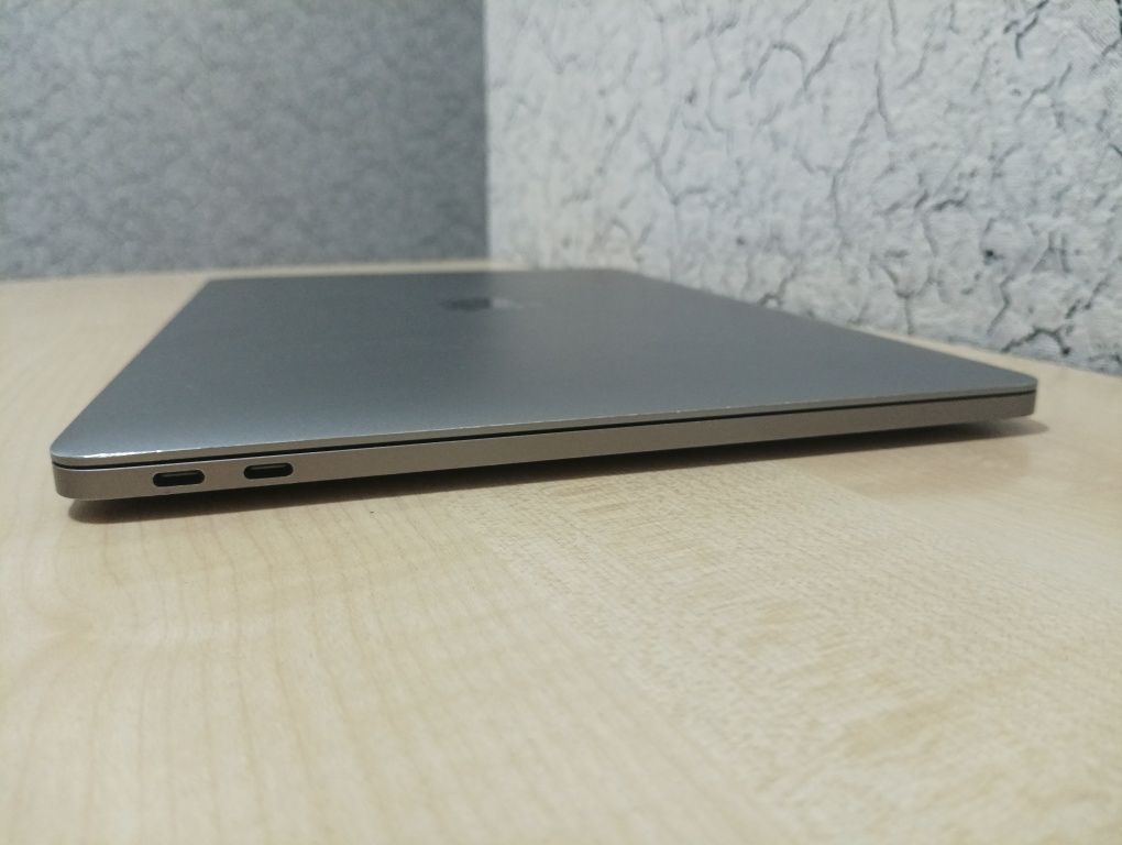 MacBook Pro Late 2016 13,3" Retina/Intel CORE™ i5/8GB/256GB/Intel Iris