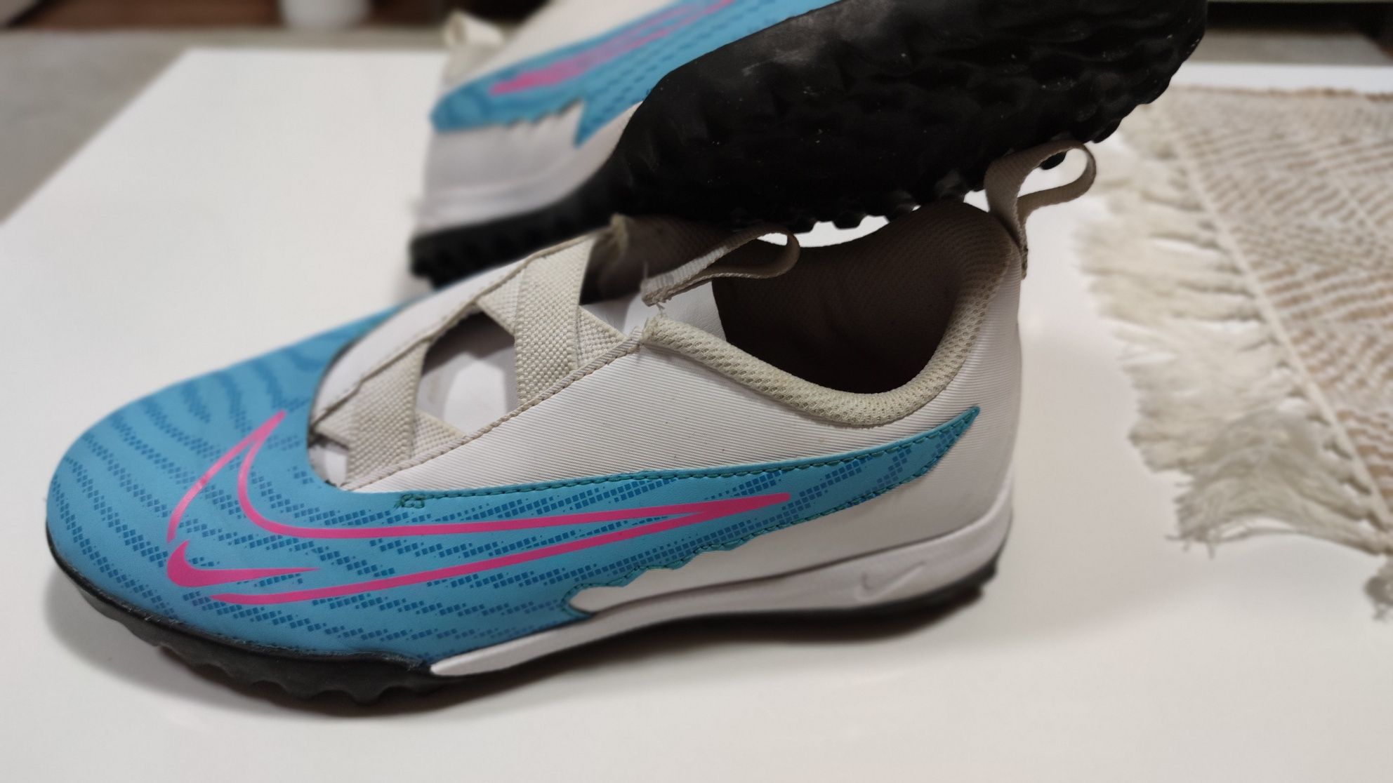 Детски стоножки за изкуствена трева Nike Phantom GX Academy Junior