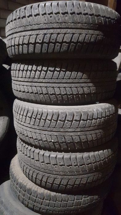 Резина шиповонная на 16