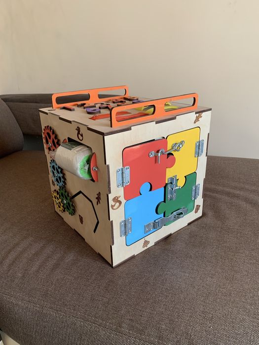Бизикуб, бизиборд, развивающая игрушка для детей