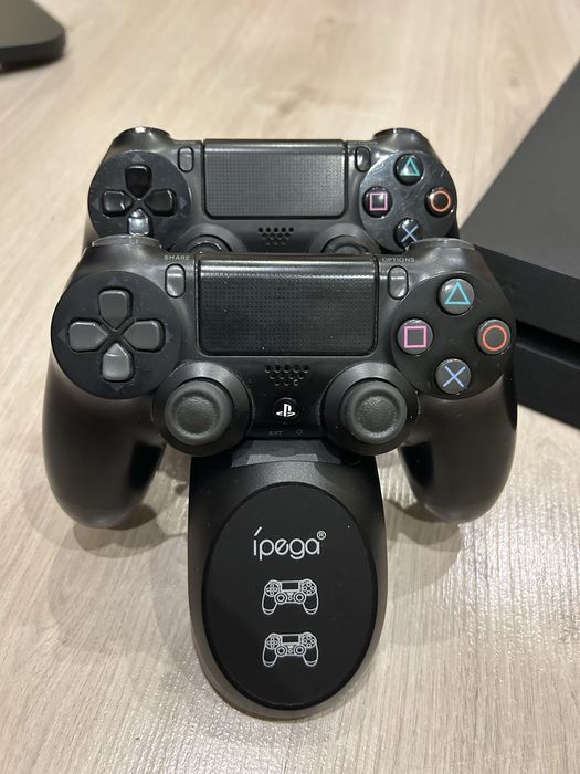 Продавам PlayStation 4