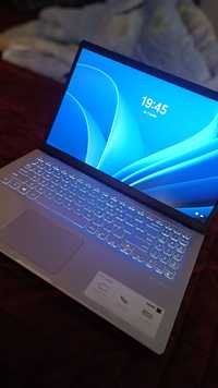 Vând laptop Asus i3-10110u