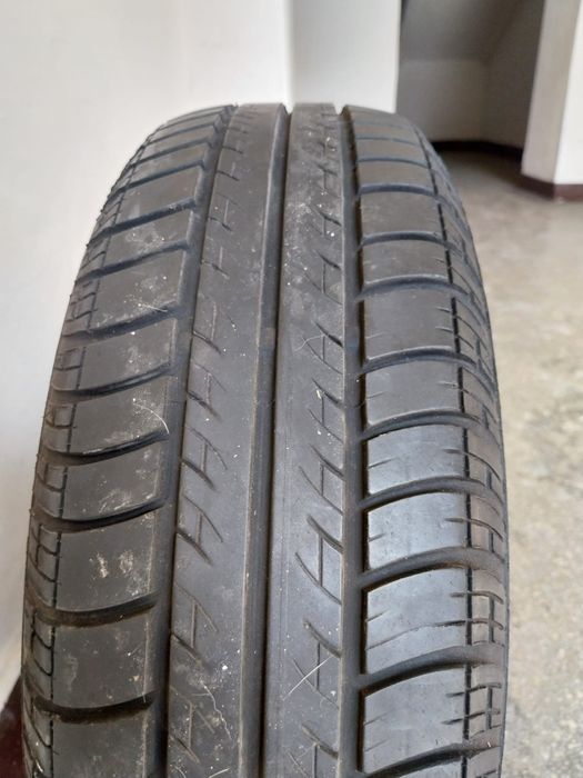 Roata de rezerva cu cric în stare buna cu cric și anvelopa Continental