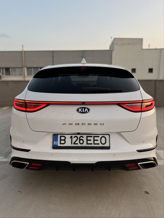 Kia Proceed GT - 204 HP - Deluxe White