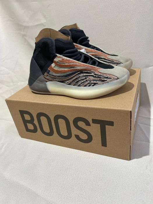 Yeezy Quantum noi cu eticheta