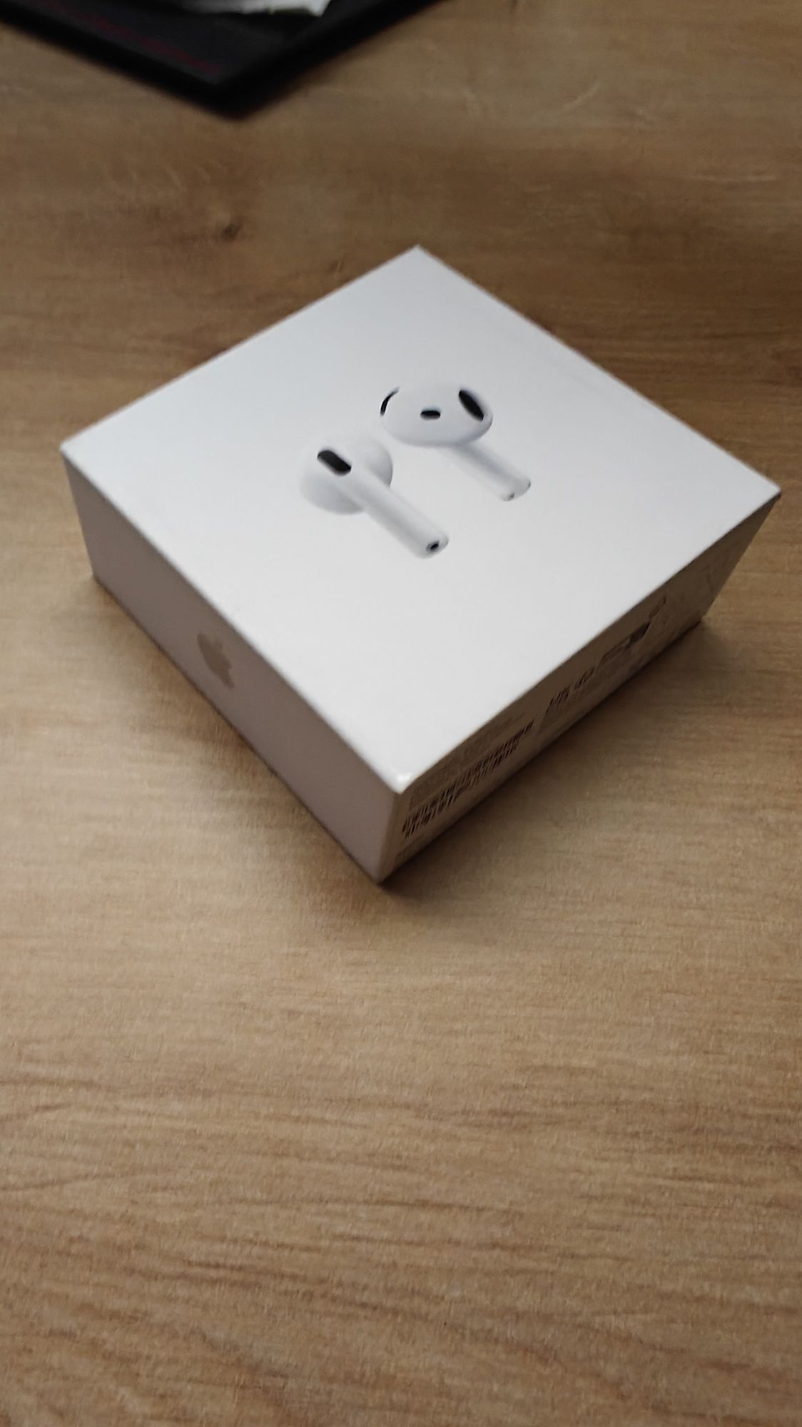 Apple Airpods 4 слушалки, нови, неотваряни, от емаг