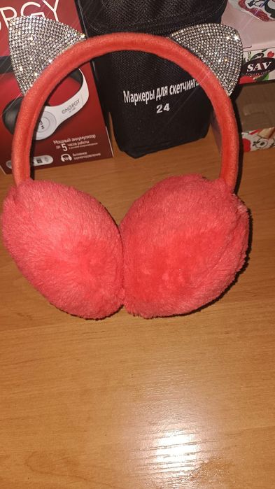 Продаються ушки зимним за 1000. Классные модные для девочек.