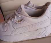 Adidași puma albi