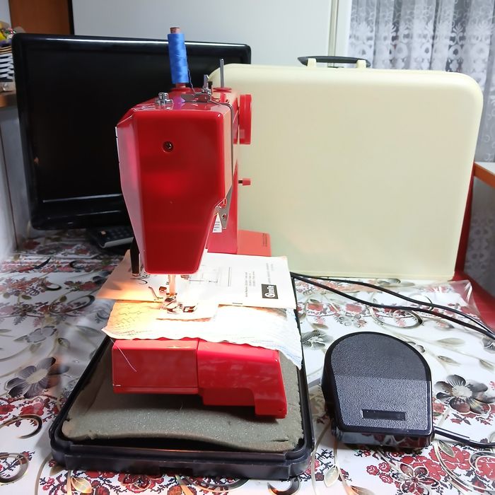 Masina de cusut PRIVILEG NOVA SUPER- NUTZSTICH cu butoniera automata