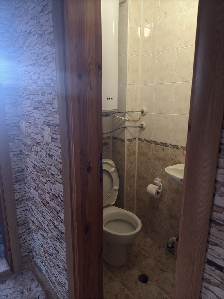 Дава се под наем Тристаен апартамент в Добрич, Градска болница - 92 кв.м за 306 € - Снимка #3