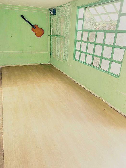 Продавам контейнер за живеене, топлоизолирани стени с вата