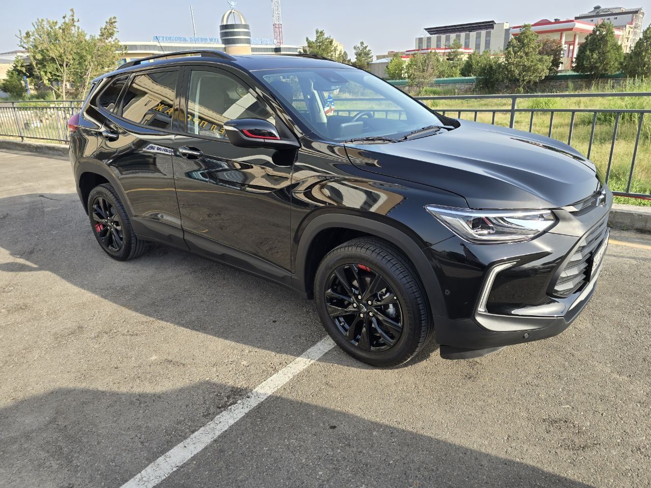 Chevrolet  trecker redline sotiladi