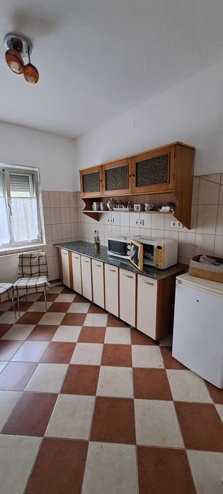 Casă cu 3 camere de vânzare