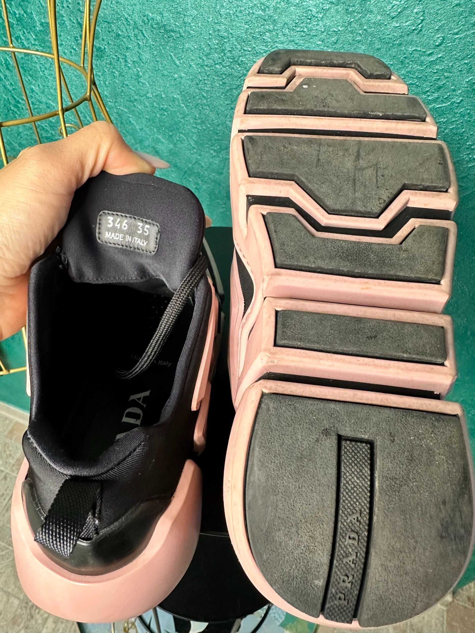 Sneakers Prada, culoarea negru și rose, mărimea 35, săculeți originali