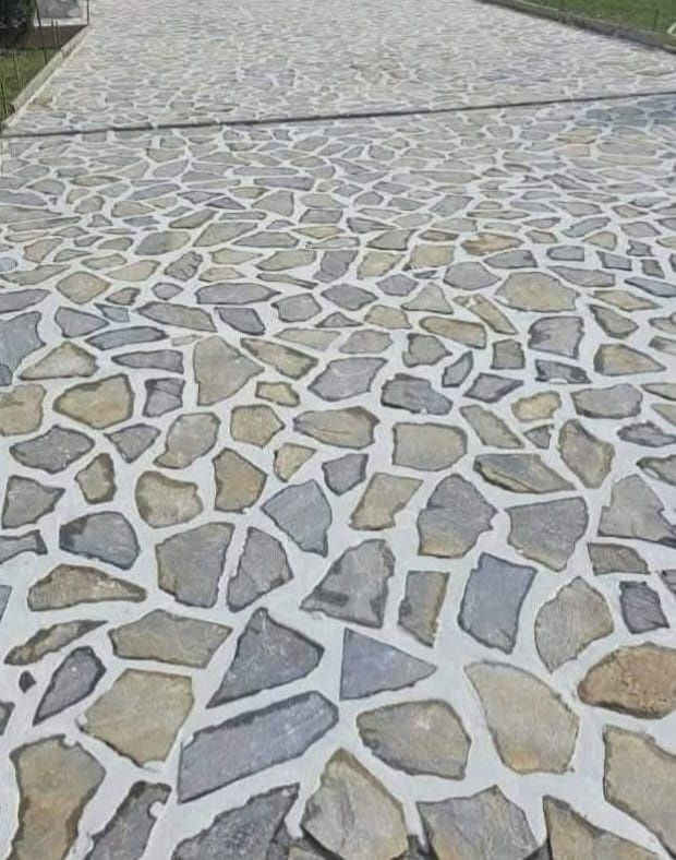 Vând piatra și montez oriunde în tara