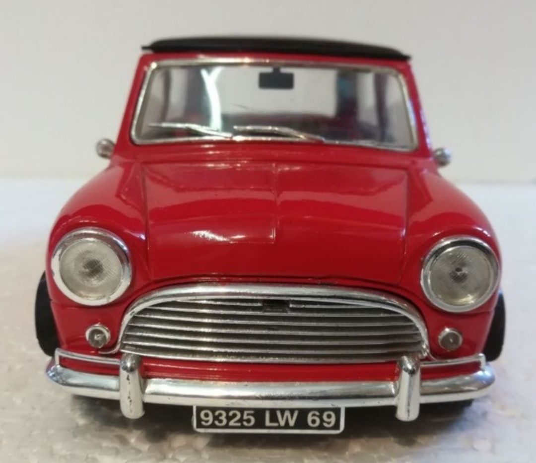 Mini cooper majorette macheta auto 1 18 
Scara 1:18
Majorette

Pozele