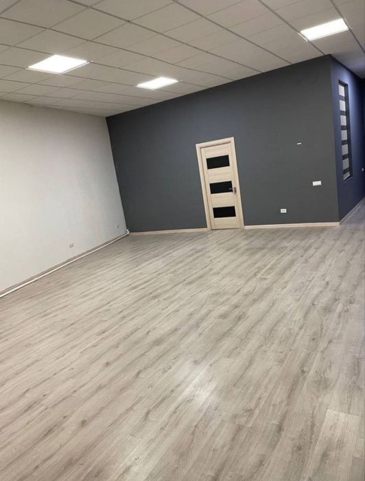 ОФИС, ШоУрум  и др , 100 м на Яккасарае ( Интерпол)