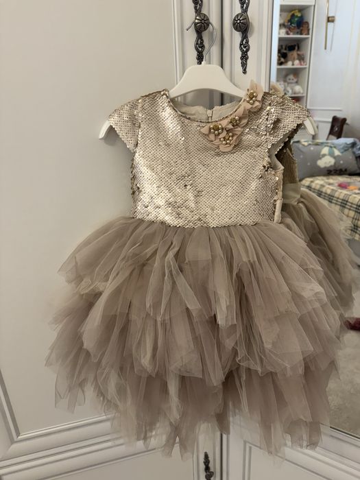 Продам нарядное пышное платье на 2 года!