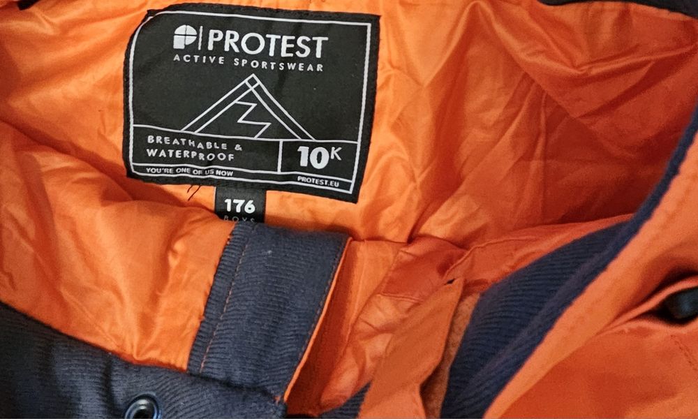Vând costum ski mărime 176 copii