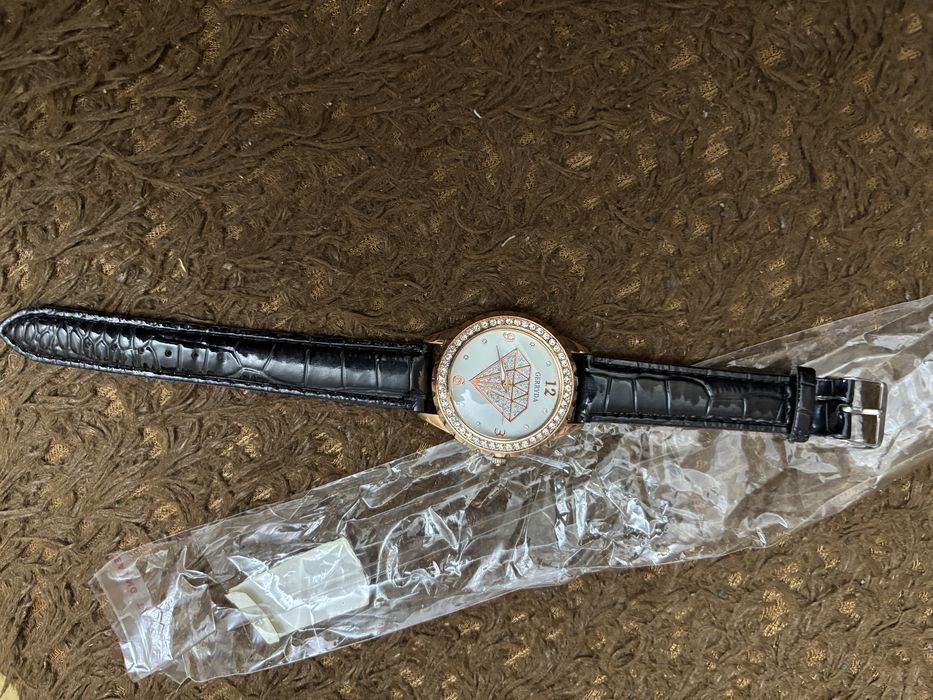 Продаются часы новые