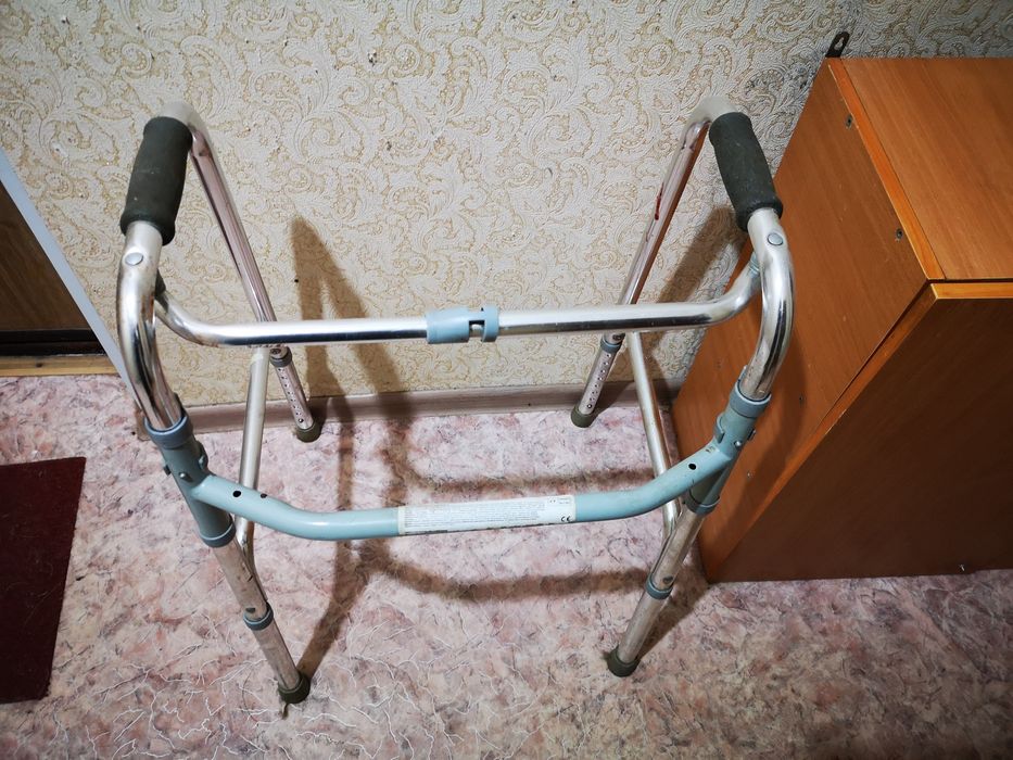 Ходунки для взрослых. Пожилых людей. л