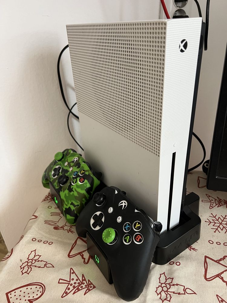 Xbox One 500 GB 2 controlere +Jocurii
