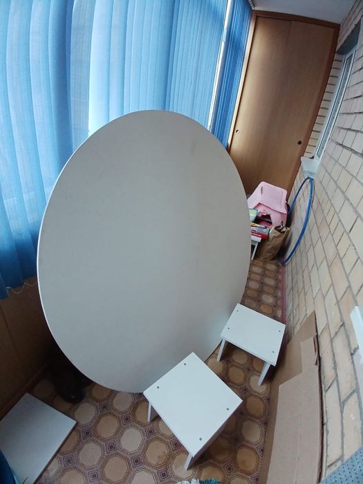 продам стол с табуретками