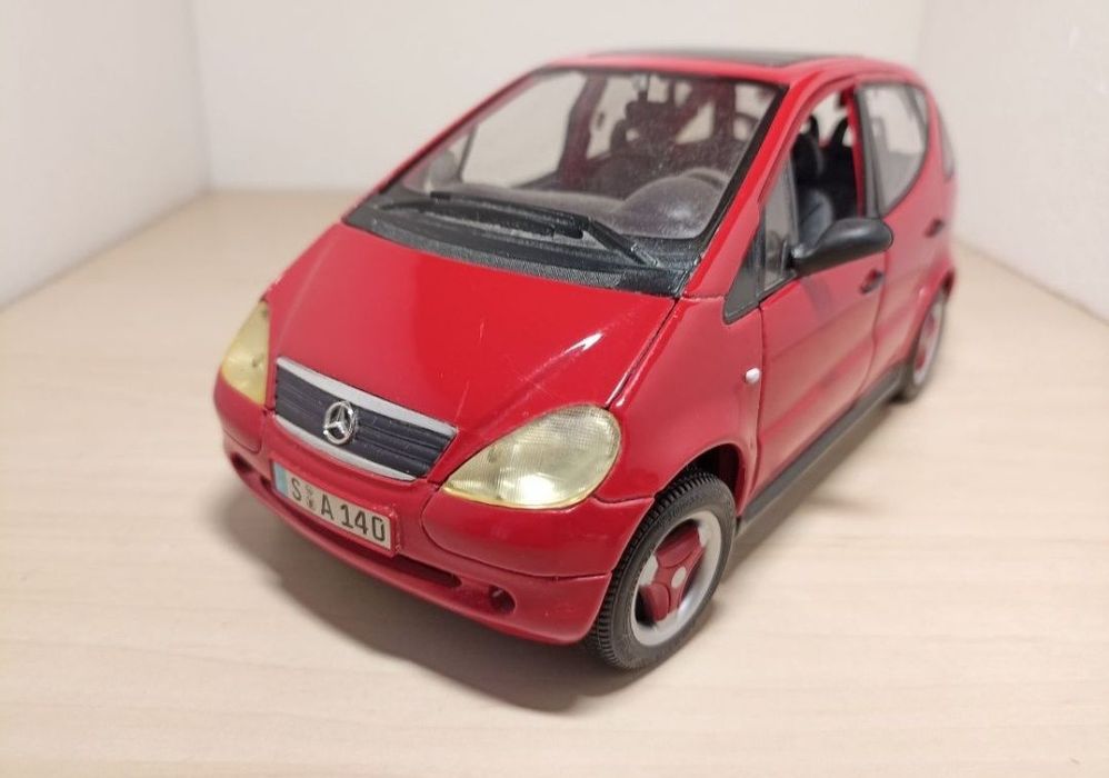 Mercedes Aclass 
Scara 1:18
Maisto 

Fotografiile fac parte din descri